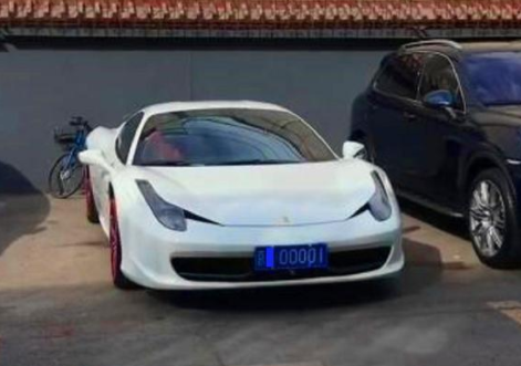 北京偶遇388万跑车，当看到车牌时，提问：跑车